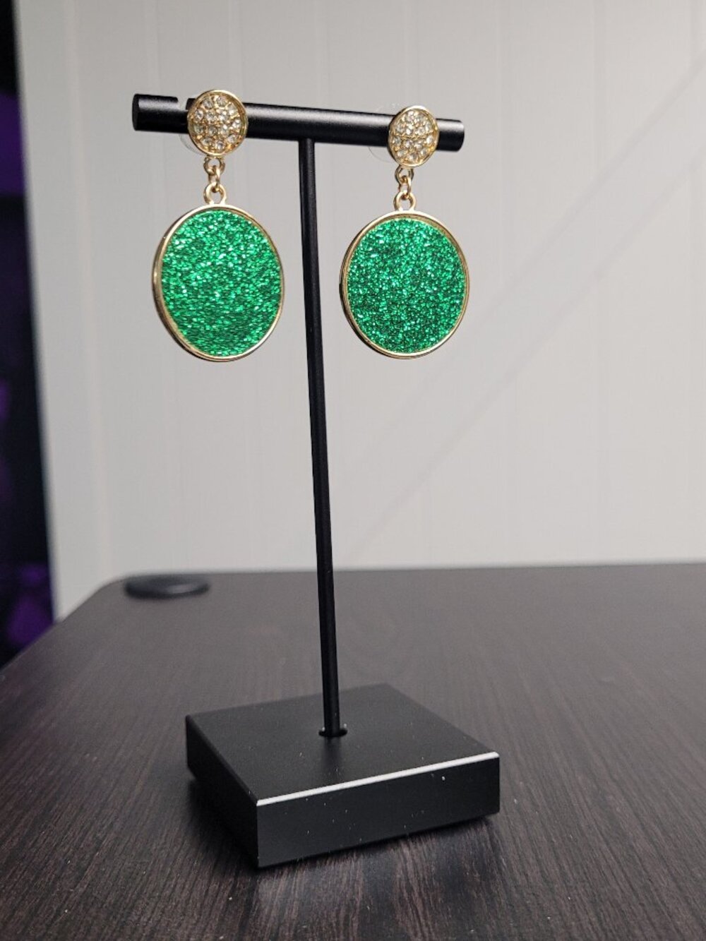 Gold/green glittery earrings with rhinestones NWT - Picture 9 of 11